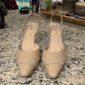 Life Stride Kitten Heel